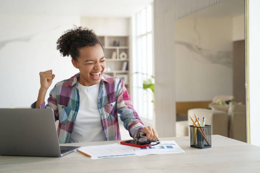 student reading acceptance letter to ufs