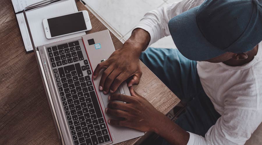 Unisa student using computer