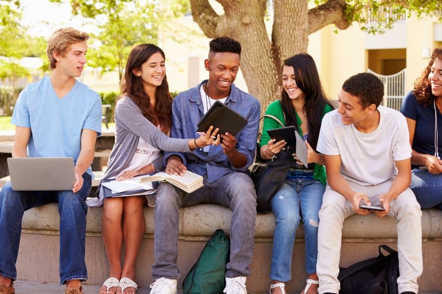 students viewing uj application dates