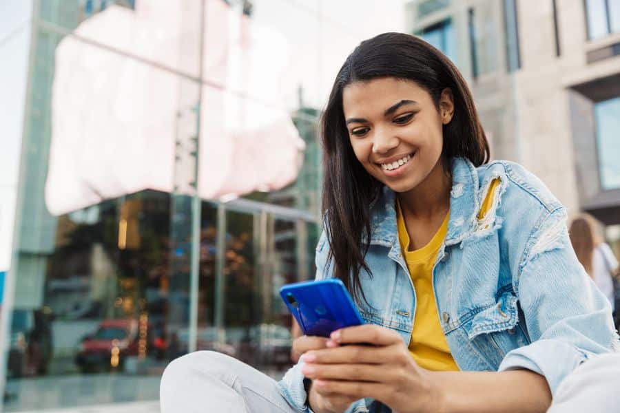 student accessing fundi card portal