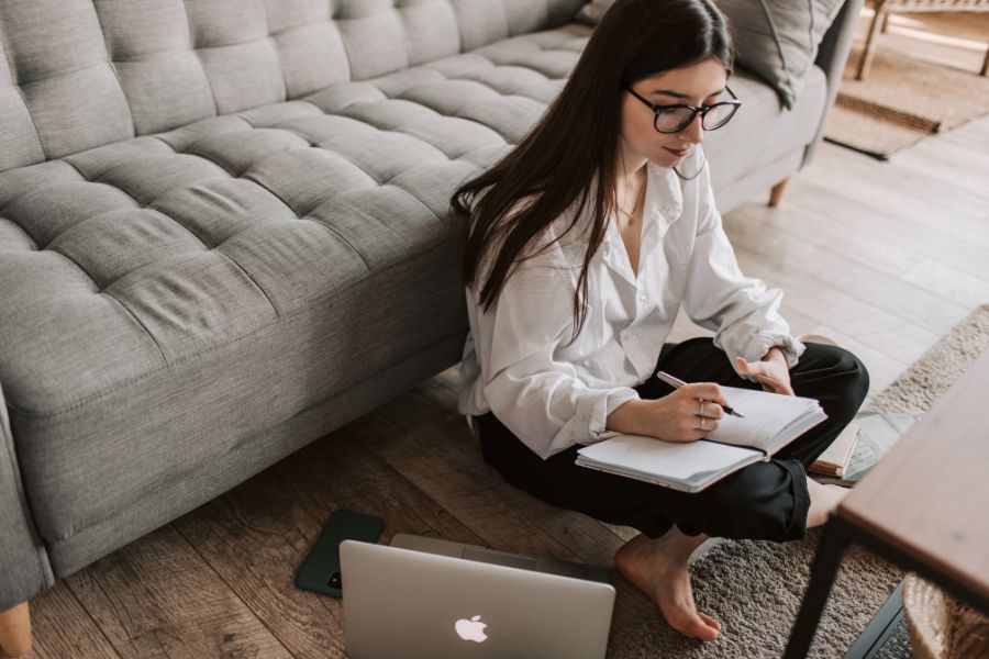 student writing an email for a job application