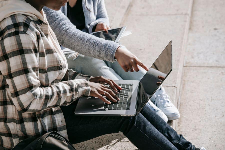 students searching for free online courses in 2025