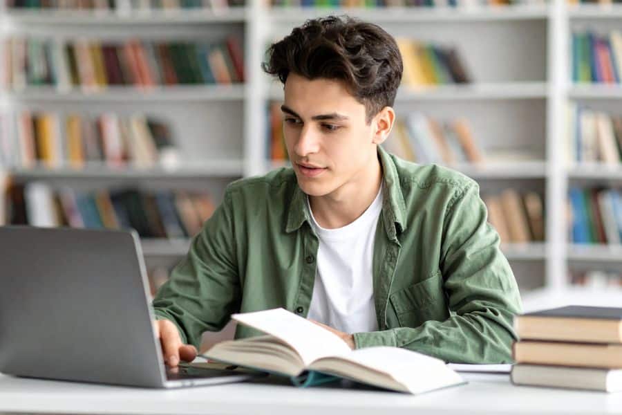 student sending 2027 cao application