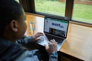 Student checking TUT application status online on the iEnabler portal
